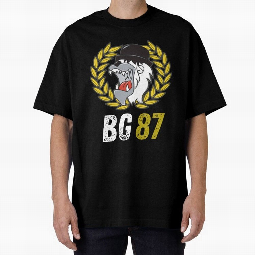 mala suerte 87 (hinchas del lyon) Camiseta esencial Oversized T-Shirt Cheer for FIFA World Cup 2026 Group Stage Capturing Neymar, Portugal, Spain and Germany Energy, Stadium Chants, National Pride, Trophy Dreams and Unforgettable Football Memories;
