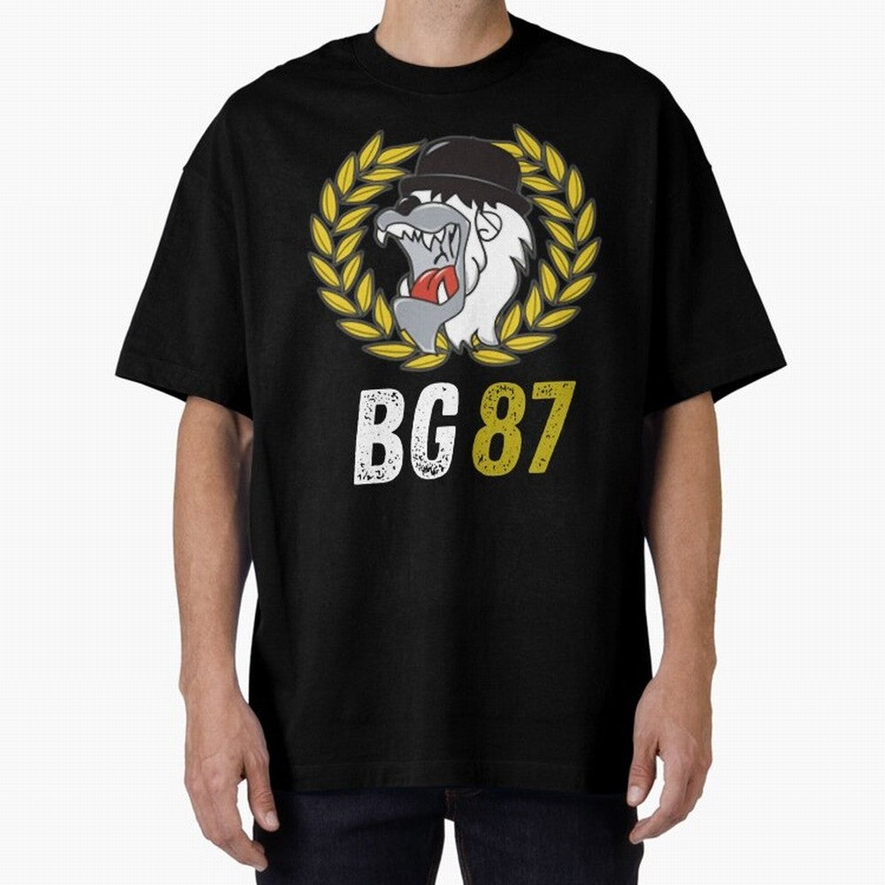 Mala Suerte 87 (Hinchas Del Lyon) Camiseta Esencial Oversized T-Shirt Celebrate Unforgettable Nights in Global Football Passion for FIFA World Cup 2026 Group Stage, Built around CR7 and Messi, Brazil, Portugal and Argentina, Football Passion,